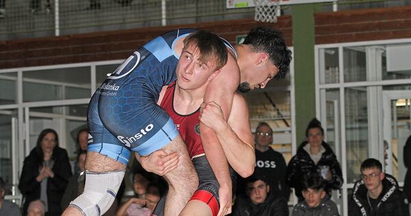 60 aktive Ringer und das Oberliga-Team als Speerspitze: Für den KSV Neckarweihingen und Felix Fecher (rot) geht es wieder los. 60 aktive Ringer und das Oberliga-Team als Speerspitze: Für den KSV Neckarweihingen und Felix Fecher (rot) geht es wieder los.