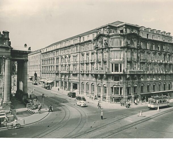 Rund 23.000 Vorstellungen unter fünf Intendanten gingen in dem markanten Bau an der Ecke Königsstraße und Bolzstraße seit 1951 über die Komödienbühne.