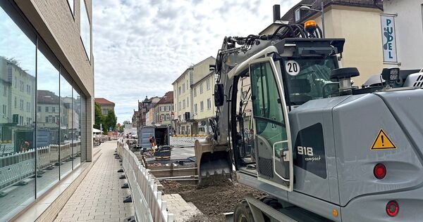 Die Schillerstraße ist eine von Ludwigsburgs Dauerbaustellen. Das Foto zeigt den Abschnitt vor dem Biomarkt Alnatura. Aktuell wird auch im Schillerdurchlass gebaut.