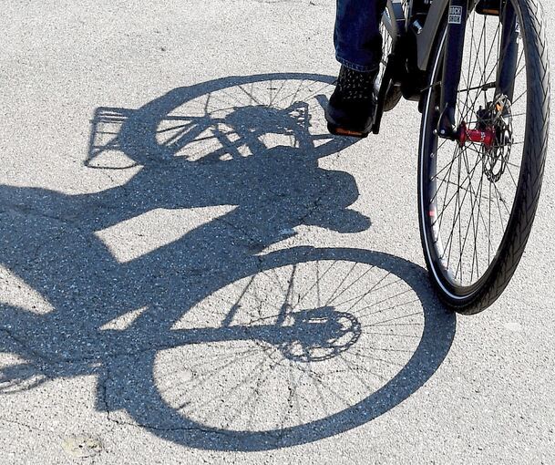 Ein Pedelec-Fahrer stürtze bei Möglingen vom Rad. Ein Pedelec-Fahrer stürtze bei Möglingen vom Rad.