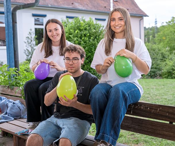 Früher Teilnehmer, heute Mitarbeiter: Maren Langjahr, Jonathan Schweiker und Emely Eiselen (von links).