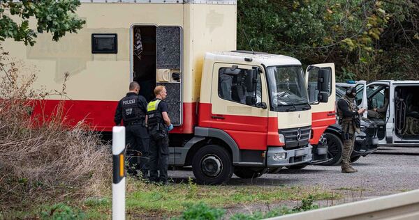 Polizei stürmt Fahrzeug von Sabotage-Verdächtigem Polizei stürmt Fahrzeug von Sabotage-Verdächtigem