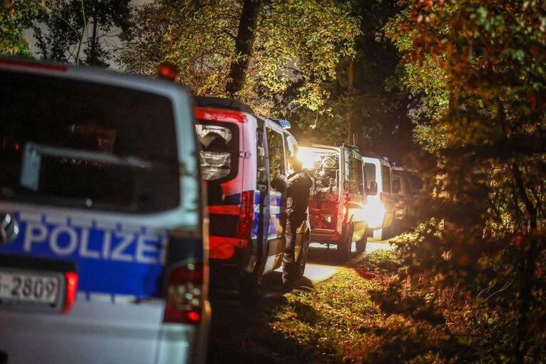 Polizei stürmt Fahrzeug von Sabotage-Verdächtigem Polizei stürmt Fahrzeug von Sabotage-Verdächtigem