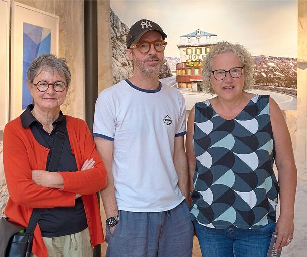 Eröffnen am Donnerstagabend gemeinsam mit anderen im Torturm in Markgröningen ihre Ausstellung: Anette Ohlendorf (links), Daniel Stauch und Martina Joos.