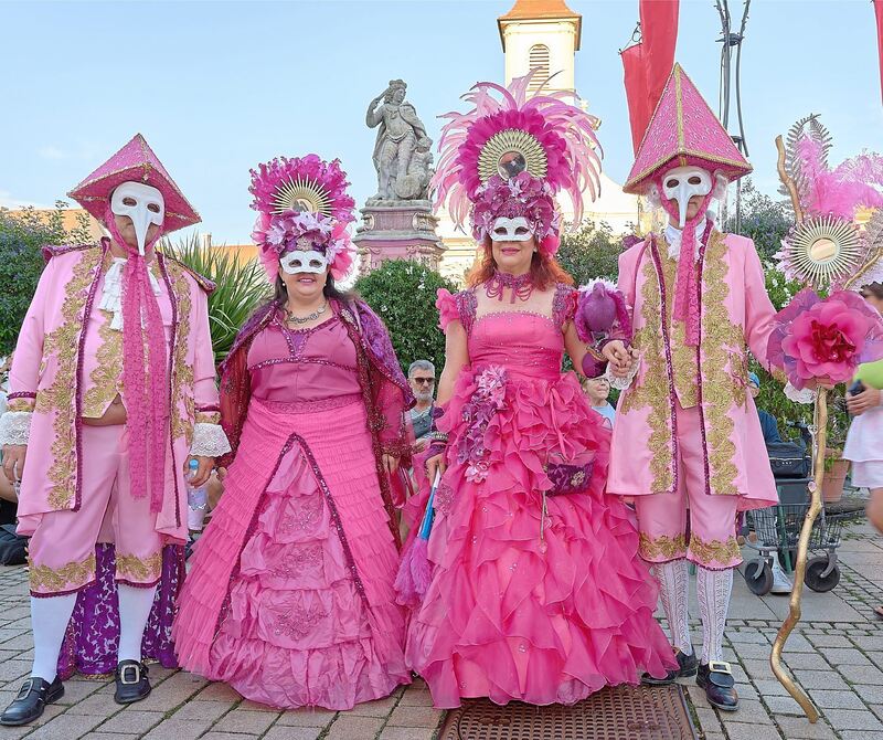 All in Pink: Auf der venezianischen Messer wurde tief in den Farbtopf gegriffen.