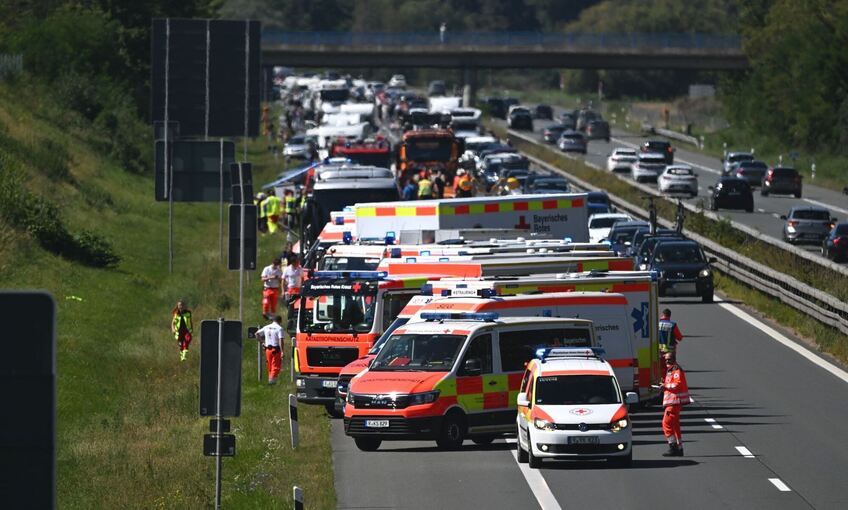 Schwerer Unfall mit Reisebus auf der A3 Schwerer Unfall mit Reisebus auf der A3