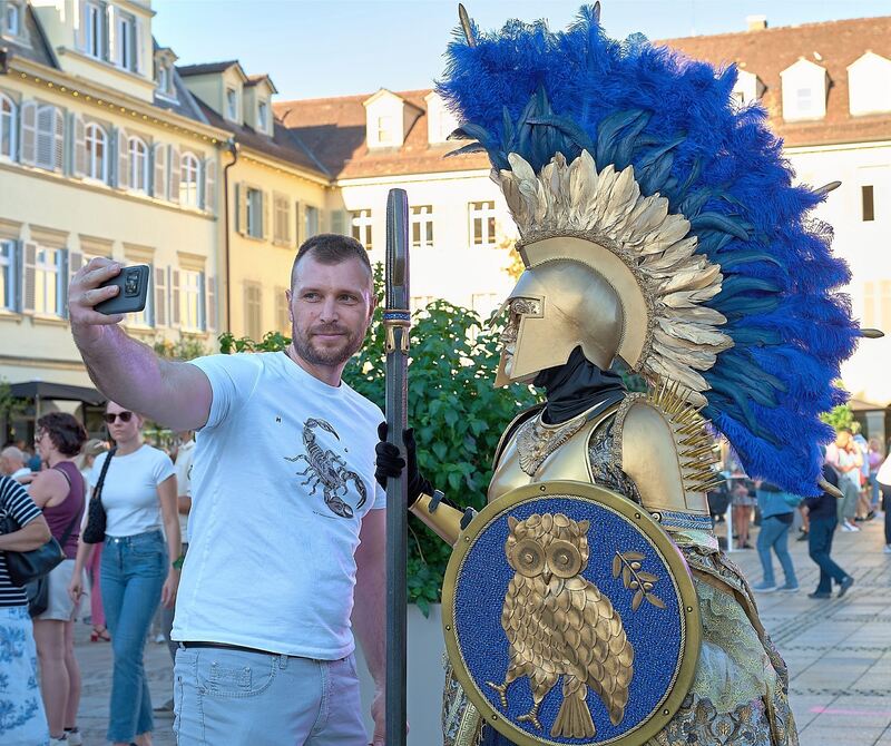 Viele Besucher machten vor Ort Selfies. Viele Besucher machten vor Ort Selfies.