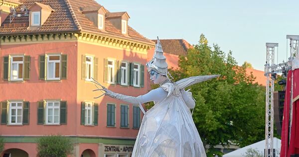 Einen Besucherrekord hat die Venezianische Messe am Wochenende erlebt. Profitiert haben auch Hotels sowie Restaurants in der Innenstadt.