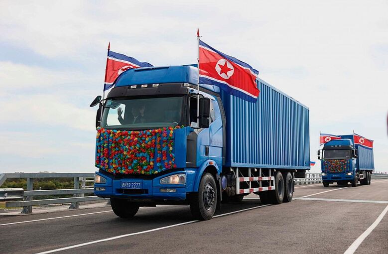 Russland und Nordkorea eröffnen erste Straßenverbindung Russland und Nordkorea eröffnen erste Straßenverbindung