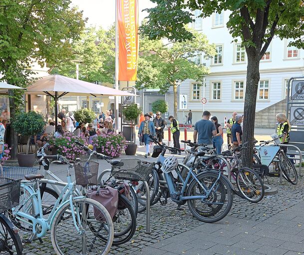 Auch auf zwei Rädern machten sich viele Besucherinnen und Besucher am Wochenende auf den Weg zur Venezianischen Messe.