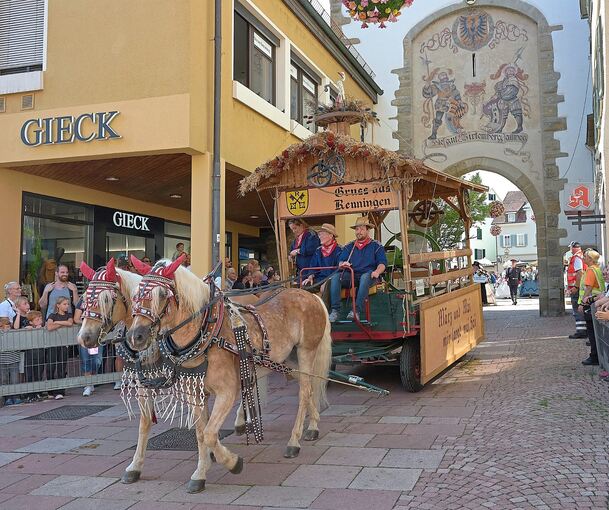Der Umzug geht mitten durch die Altstadt.