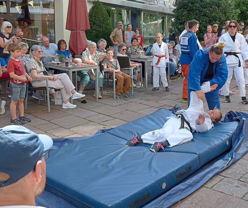 Auch die Bietigheimer Vereine sind Teil des Umzugs, hier der JC Bietigheim.