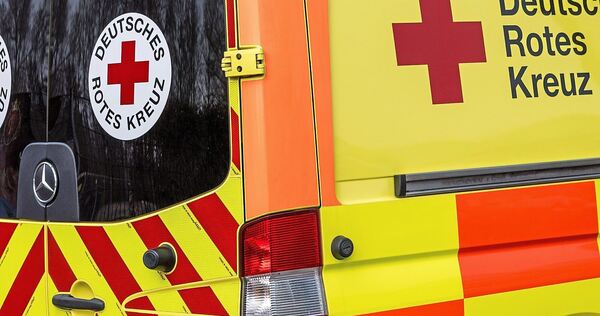 Ein Rettungswagen brachte den Mann ins Krankenhaus.