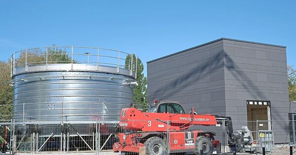 Der Wärmespeicher wird am Ende 15 Meter hoch sein.