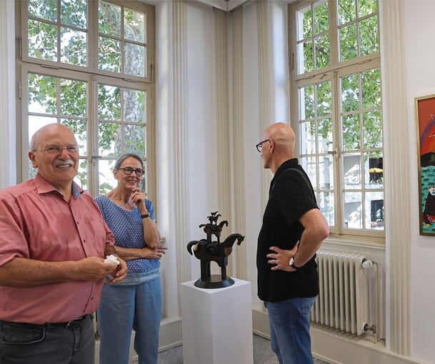 Rudolf Bayer führte stolz die Gäste aus Politik und Verwaltung durch das „Haus der Kultur“.