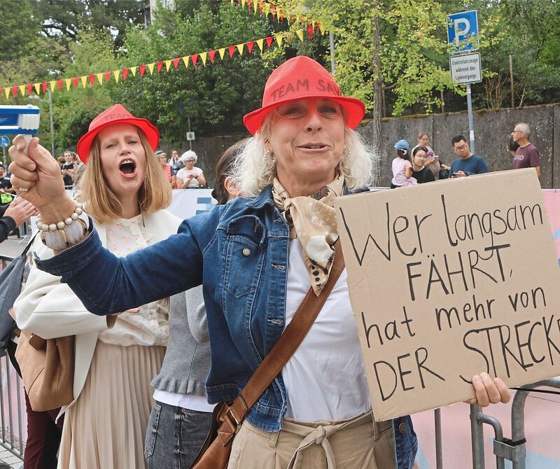 Unterstützung vom Streckenrand. Unterstützung vom Streckenrand.