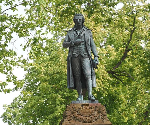 Die Schillerstatue auf der Marbacher Schillerhöhe.