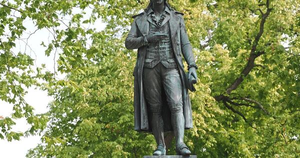 Die Schillerstatue auf der Marbacher Schillerhöhe.