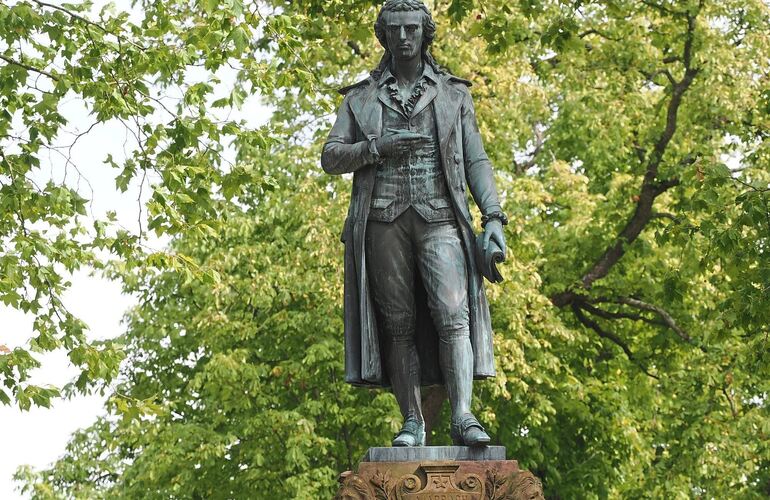 Die Schillerstatue auf der Marbacher Schillerhöhe.