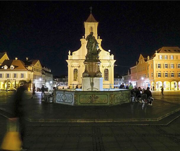 Der Brunnen mitten auf dem Ludwigsburger Marktplatz ist dem Stadtgründer gewidmet. Der Brunnen mitten auf dem Ludwigsburger Marktplatz ist dem Stadtgründer gewidmet.