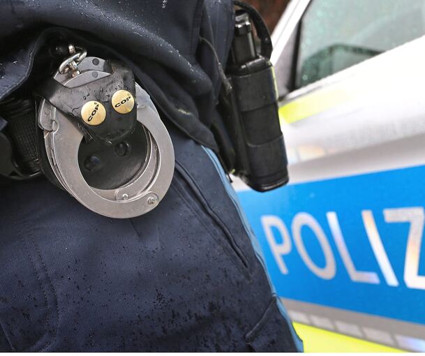 Die Polizei nimmt den Mann in Ludwigsburg fest.