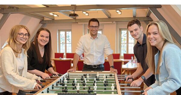 Verstehen sich gut: Alina Griesinger, Sofia Bellantoni, Bürgermeister Christoph Herre, Kämmerer Jakob Mönch und Chiara Frischknecht.