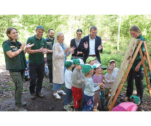 Applaus für die kleinen Teilnehmer der Waldolympiade.