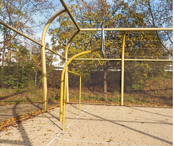 Dieses Kleinspielfeld muss wegen Reparaturarbeiten einige Tage gesperrt werden. Dieses Kleinspielfeld muss wegen Reparaturarbeiten einige Tage gesperrt werden.