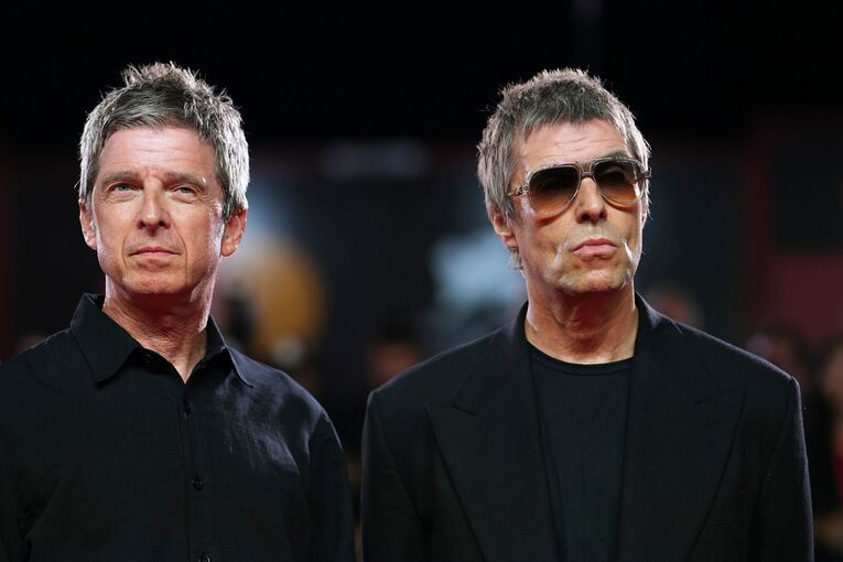 Noel Gallagher (l) und Liam Gallagher