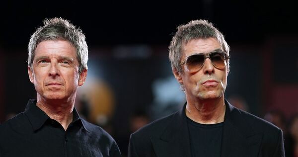 Noel Gallagher (l) und Liam Gallagher