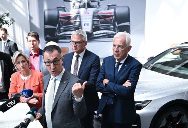 Ministerpräsident Özdemir besucht Audi-Werk in Neckarsulm Ministerpräsident Özdemir besucht Audi-Werk in Neckarsulm