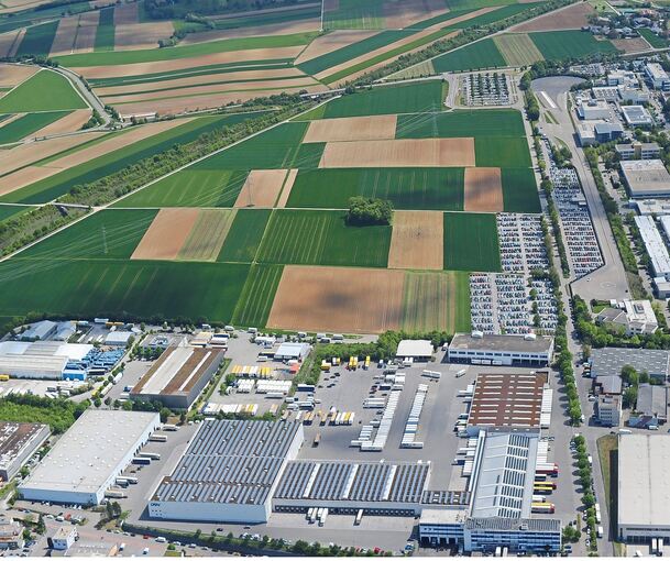 Das Schwieberdinger Gewerbegebiet aus der Vogelperspektive: Nebenan stehen weitere knapp 45 Hektar zur Verfügung, die die Gemeinde mit Markgröningen, Hemmingen und Ditzingen entwickeln will.