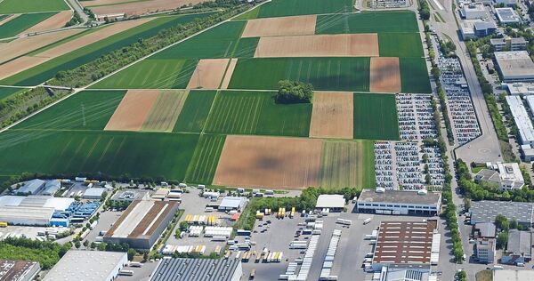 Das Schwieberdinger Gewerbegebiet aus der Vogelperspektive: Nebenan stehen weitere knapp 45 Hektar zur Verfügung, die die Gemeinde mit Markgröningen, Hemmingen und Ditzingen entwickeln will.
