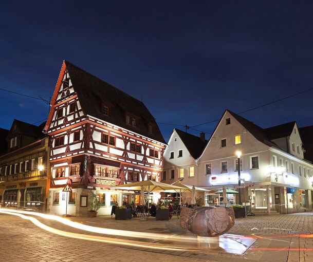 Bönnigheim mit Leuchtstreifen.