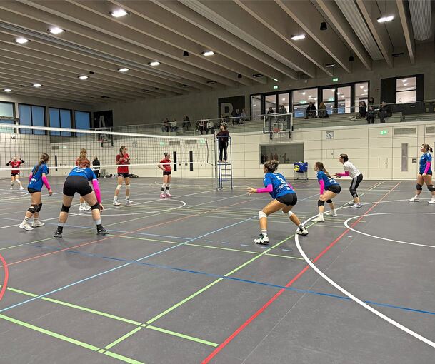 Vereine nutzen die neue Sporthalle trotz Mängeln für Wettkämpfe und Spieltage.