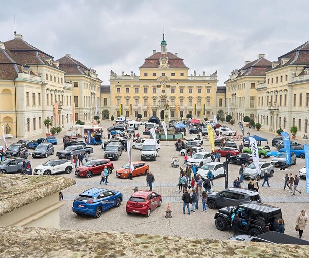 19 Autohäuser präsentieren ihre Modelle im Schlosshof Ludwigsburg. 19 Autohäuser präsentieren ihre Modelle im Schlosshof Ludwigsburg.