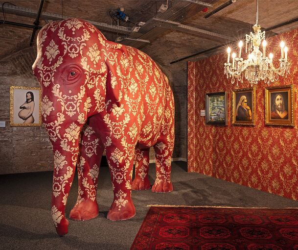 Auf den Elefant gekommen: Die Banksy-Ausstellung in Stuttgart zeigt vieles, was man von dem Street-Art-Künstler kennt, in Originalformat – und einige Überraschungen.