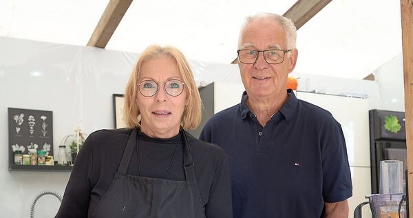 Petra und Ulrich Graf aus Ditzingen sind begeistert von der Vielfalt, die Kürbisse zu bieten haben.