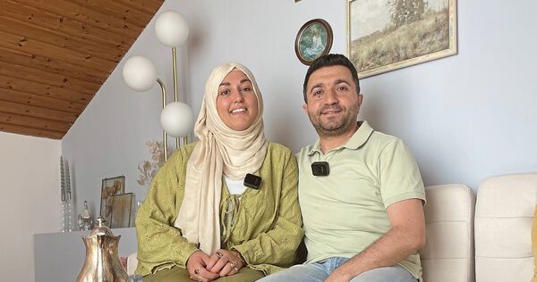 Gemütliche Ecke im Dachgeschoss: Hier fühlen sich Ayse und Hasan wohl.
