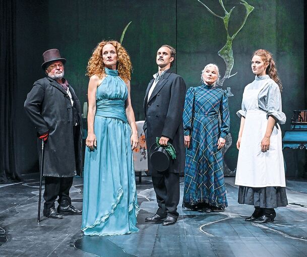 Virtuoses Spiel um Täuschung und Wahrheit mit (von links) Andreas Klaue, Lisa Wildmann, Felician Hohnloser, Annette Mayer und Hannah Sophie Schad.