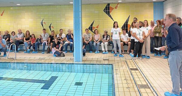 Bürgermeister Steffen Döttinger bei der Eröffnung des Lehrschwimmbades. Bürgermeister Steffen Döttinger bei der Eröffnung des Lehrschwimmbades.