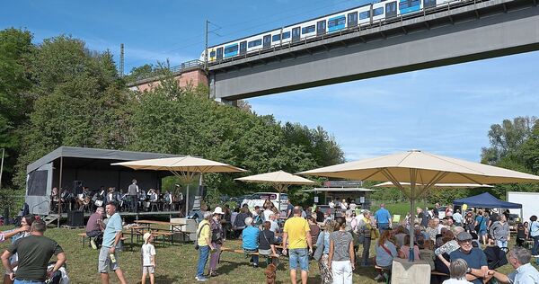 Benningen und Marbach feiern Brückenfest mit Blick auf die gemeinsame Gartenschau 2033. Benningen und Marbach feiern Brückenfest mit Blick auf die gemeinsame Gartenschau 2033.