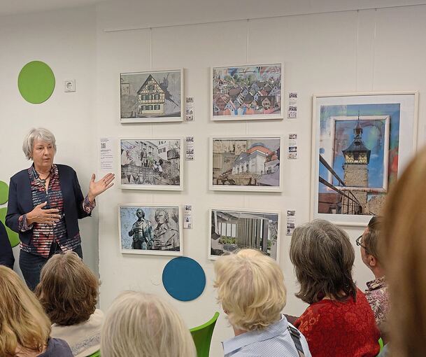 Barbara Esser zeigt Bildmontagen mit Graffiti.