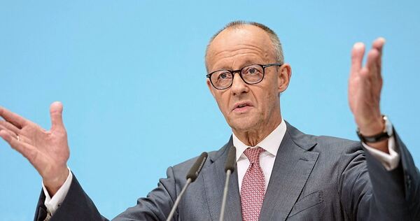 Friedrich Merz am Montag auf dem Weg zur Vorstandssitzung im Konrad-Adenauer-Haus. Friedrich Merz am Montag auf dem Weg zur Vorstandssitzung im Konrad-Adenauer-Haus.