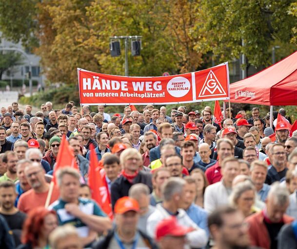 Ein Meer aus Mitarbeitern: Bosch-Beschäftigte am Montag in Stuttgart-Feuerbach.