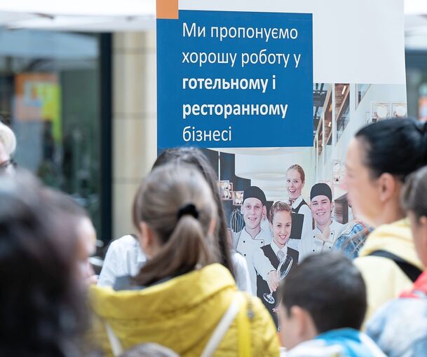 Ukrainische Flüchtlinge auf einer Jobmesse: Mehr als 4.800 von ihnen beziehen im Kreis Ludwigsburg aktuell Grundsicherungsgeld.