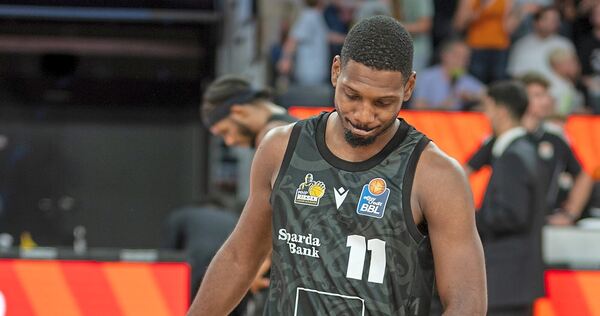 Lässt sich seinen Frust deutlich anmerken: Darius Perry beim BBL-Auftakt in Ulm. Lässt sich seinen Frust deutlich anmerken: Darius Perry beim BBL-Auftakt in Ulm.