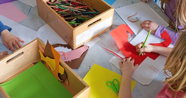 Erleichterung im Alltag: Eltern sind in Sachen Kita- und Grundschulbetreuung künftig rein digital unterwegs.