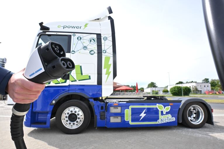 Megawatt-Ladepark für elektrische LKW an der A2