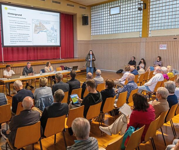Info-Veranstaltung in der Halle der Eichendorffschule: Die Stadt Ludwigsburg plädiert für die Einführung der Parkraumbewirtschaftung in Grünbühl und Sonnenberg.